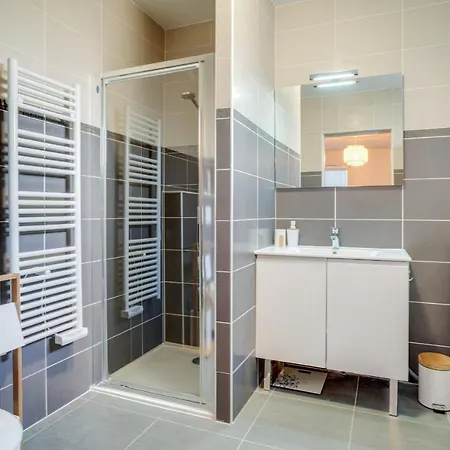 Aitor Two Bedroom Renovated And Calm